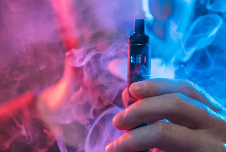 Vaping vs Smoking: Debunking the Myths About Using Vapes